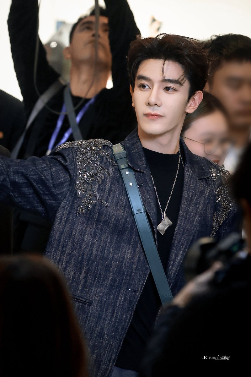241127 #XiaZhiguang x 《S.T. Dupont》 brand activity as a brand ambassador ✨️

He looks stunning 😍

©️ (wb) Eternity逐光-夏之光
#夏之光 #샤즈광 #เซี่ยจือกวง