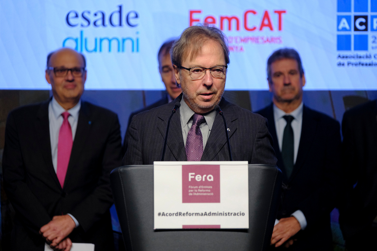 Cambra de Comerç de Barcelona (@cambrabcn) on Twitter photo 💬 <a href="/DrSantacreu/">Josep Santacreu</a>, president de la #CambraBCN: "Les empreses s’enfronten a un entorn normatiu i administratiu cada cop més complex, més burocràtic i més incert, que desincentiva greument la inversió.”
<a href="/FeraCatalunya/">FERA Catalunya</a> <a href="/PatronalCecot/">Patronal Cecot</a> <a href="/Enginyeria/">Enginyers Industrials de Catalunya</a> <a href="/ColpisCat/">Col·legi Prof. Ciència Política i Sociologia CAT</a> <a href="/economistescat/">Col·legi d'Economistes de Catalunya</a> 💬 <a href="/DrSantacreu/">Josep Santacreu</a>, president de la #CambraBCN: "Les empreses s’enfronten a un entorn normatiu i administratiu cada cop més complex, més burocràtic i més incert, que desincentiva greument la inversió.”
<a href="/FeraCatalunya/">FERA Catalunya</a> <a href="/PatronalCecot/">Patronal Cecot</a> <a href="/Enginyeria/">Enginyers Industrials de Catalunya</a> <a href="/ColpisCat/">Col·legi Prof. Ciència Política i Sociologia CAT</a> <a href="/economistescat/">Col·legi d'Economistes de Catalunya</a>