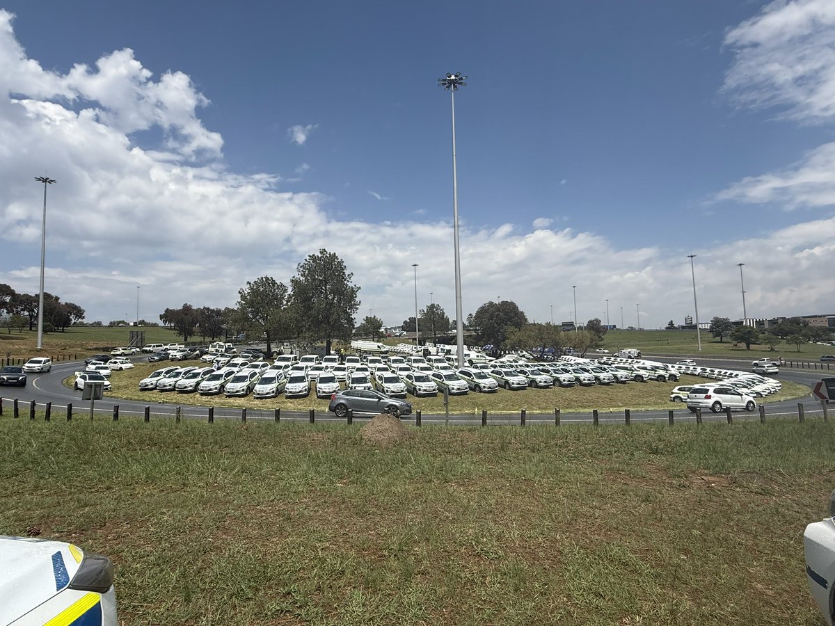 visiontactical's tweet photo. Members of our team are attending the Handing Over of New Vehicles Launch in Gauteng Province, hosted by the Gauteng Provincial Commissioner of the South African Police Service, Lieutenant General Mthombeni.
🚔 #SAPS #Gauteng #CommunitySafety #VisionTactical https://t.co/YsmD0WzsGm