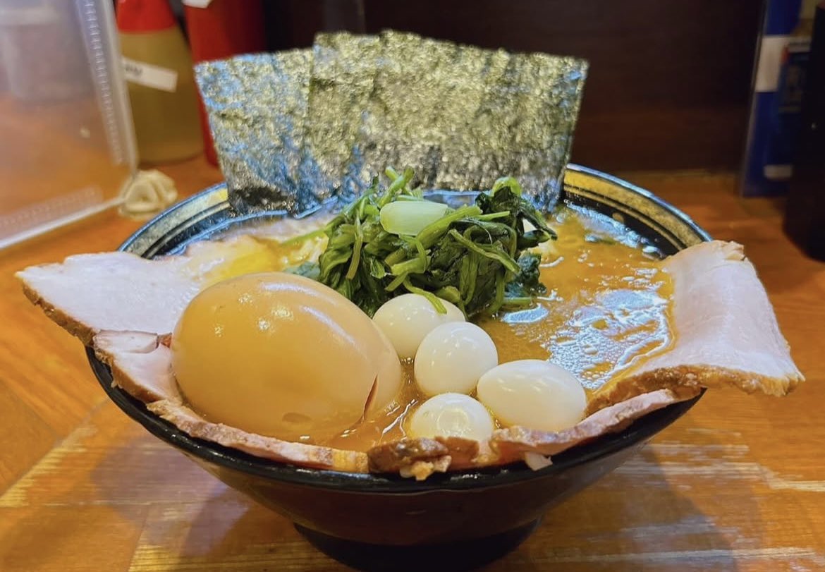 yumeroad_7's tweet photo. 末廣家

中盛チャーシューメン
MEGA味付玉子
うずらのたまご
釜焼きチャーシュー飯 https://t.co/3A9YfYhlpk