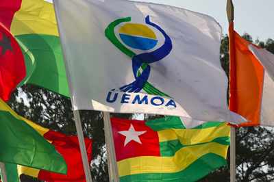 #PIB /Historique : la #richesse de l'#UEMOA dépasse celle du #Nigeria en 2024, malgré 7 fois moins de #pétrole. Par habitant, tous les pays membres dépassent le Nigeria, sauf le Niger. Le #Bénin, le #Togo, le #Mali et le #Burkina dépassent le Nigeria en 2024. La #CôtedIvoire