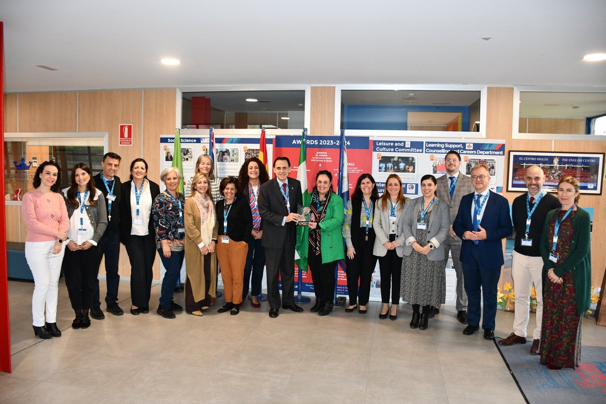 📢Hoy celebramos como #comunidad #familia y #colegio que somos el #Mejor #colegio de #España en Competencia Global de los alumnos, según las últimas pruebas PISA 2024 
Sin duda, es un reconocimiento a la labor que llevamos realizando desde 1⃣9⃣6⃣9⃣🫶