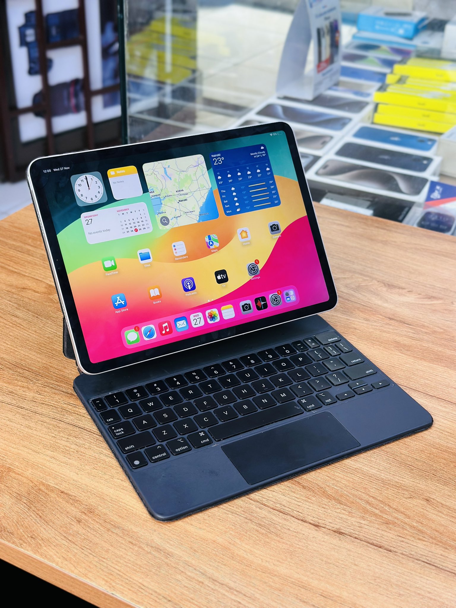 iPad Pro 第二世代 12.9㌅ 256GB ゴールド　本体　キーボード 12.9