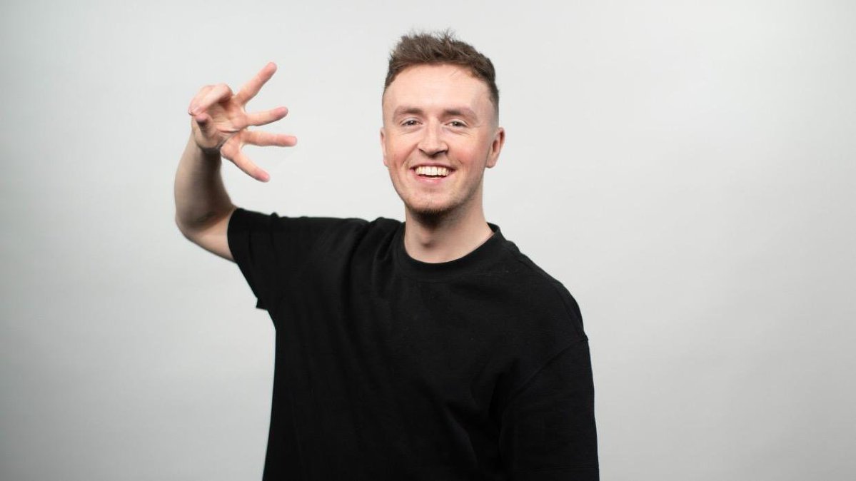 WhereIsDave2's tweet image. Dave did not host Fully Charged this morning.

Tbh we've lost track of how many shows we've done this year, but 4 sick days is just unacceptable.