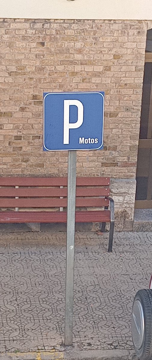 pacocazorla69's tweet photo. mira si será mafioso Pablo motos, que en mi calle tiene un aparcamiento privado. 
#LaRevueltaRTVE https://t.co/HgKdhMekRi