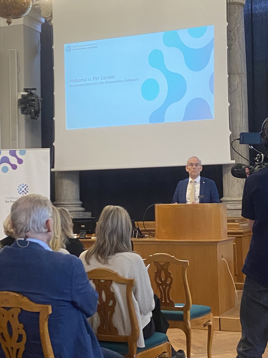 Sten_Knuth's tweet photo. @PerLarsenC “forebyggelse har aldrig været vigtigere. En hjørnesten i dansk sundhed. Eller det burde det være”, siger Per. 26 organisationer holder konference på Christiansborg. 10 klare målsætninger, 78 konkrete forslag. Oplæg, dialog og debat. @Firmaidraetten er naturligvis med https://t.co/1XAmXhKnDV