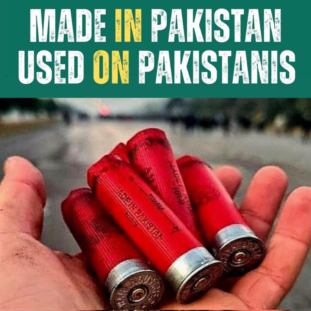 InsafPK's tweet photo. اب اسٹیبلشمنٹ کے مہرے سوشل میڈیا گروپوں میں ایسی باتیں پھیلا رہے ہیں کہ فلاں لیڈر نے دھوکہ دیا، فلاں لیڈر چھپ گیا-
ایسی باتیں کرکے اسلام آباد میں ہونے والے قتلِ عام سے توجہ ہٹائی جا رہی ہے، جبکہ سوال یہ ہونا چاہئیے کہ یہ قتلِ عام کیوں کروایا گیا؟ کس نے کیا؟
#IslamabadMassacre https://t.co/BBuOCmOm3Q
