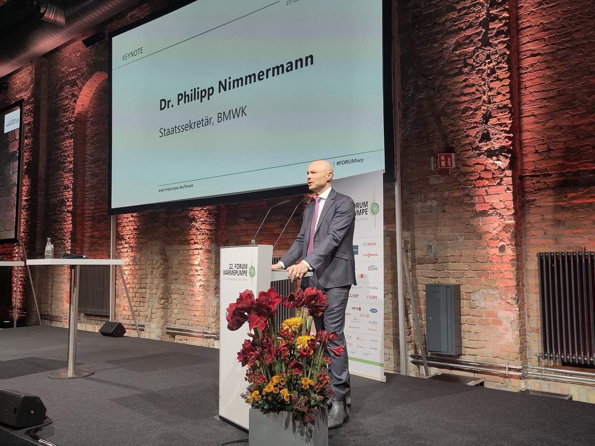 BWPev's tweet photo. "Ich fände es schön, wenn wir einen Wahlkampf führen, in dem wir erzählen, wo wir hinwollen - und nicht, was wie nicht wollen." plädiert Staatssekretär Dr. Philipp Nimmermann @BMWK in seiner Keynote. #FORUMwp https://t.co/fAzmnqKMve