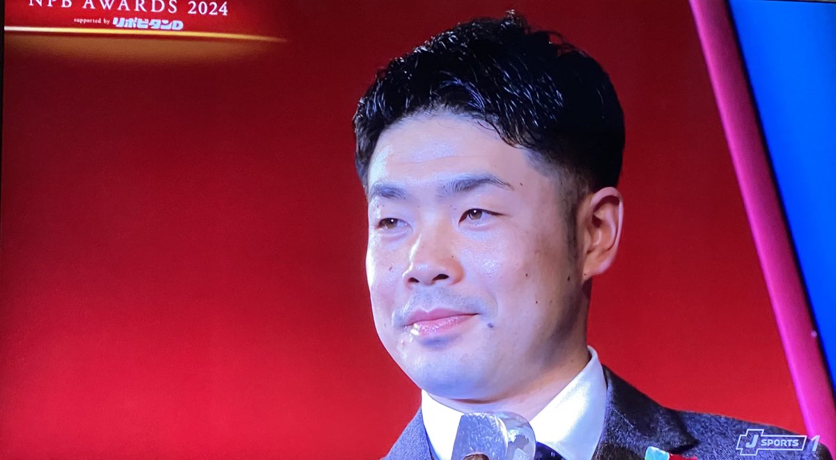 hapitacho's tweet photo. ㊗️近ちゃん、最優秀選手賞🏆
おめでとうございます🎉㊗️
長年の努力と近ちゃんの技術力が評価される日が来てとても嬉しいです。
これからもどうか怪我なくご活躍を！

#NPBアワーズ 
#近藤健介 選手 https://t.co/vnHUqYCOBr