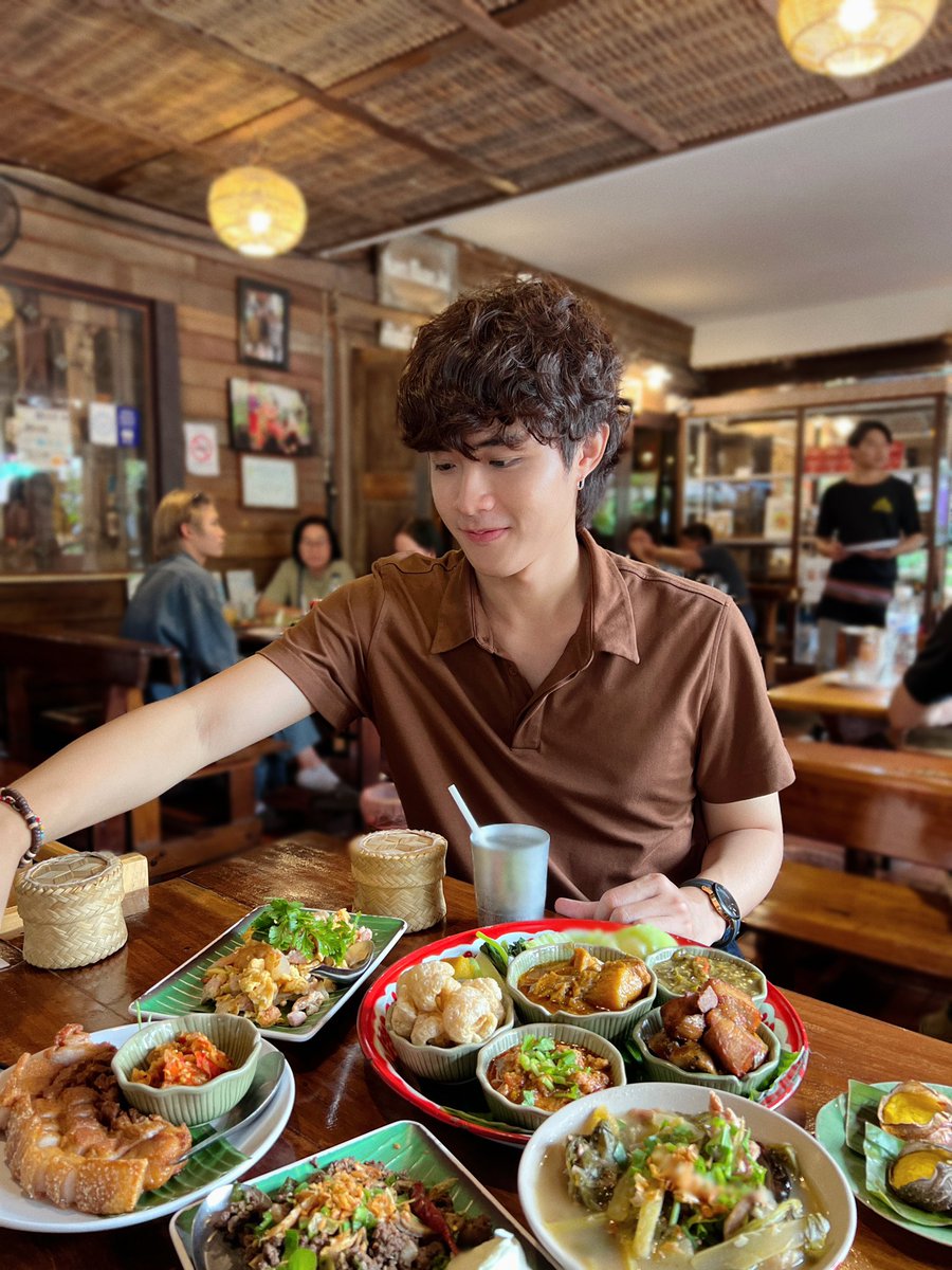 กิ๋นข้าวโตยกั๋นก่อครับ☺️

#johnnattachot #จอห์นณัฎฐโชติ