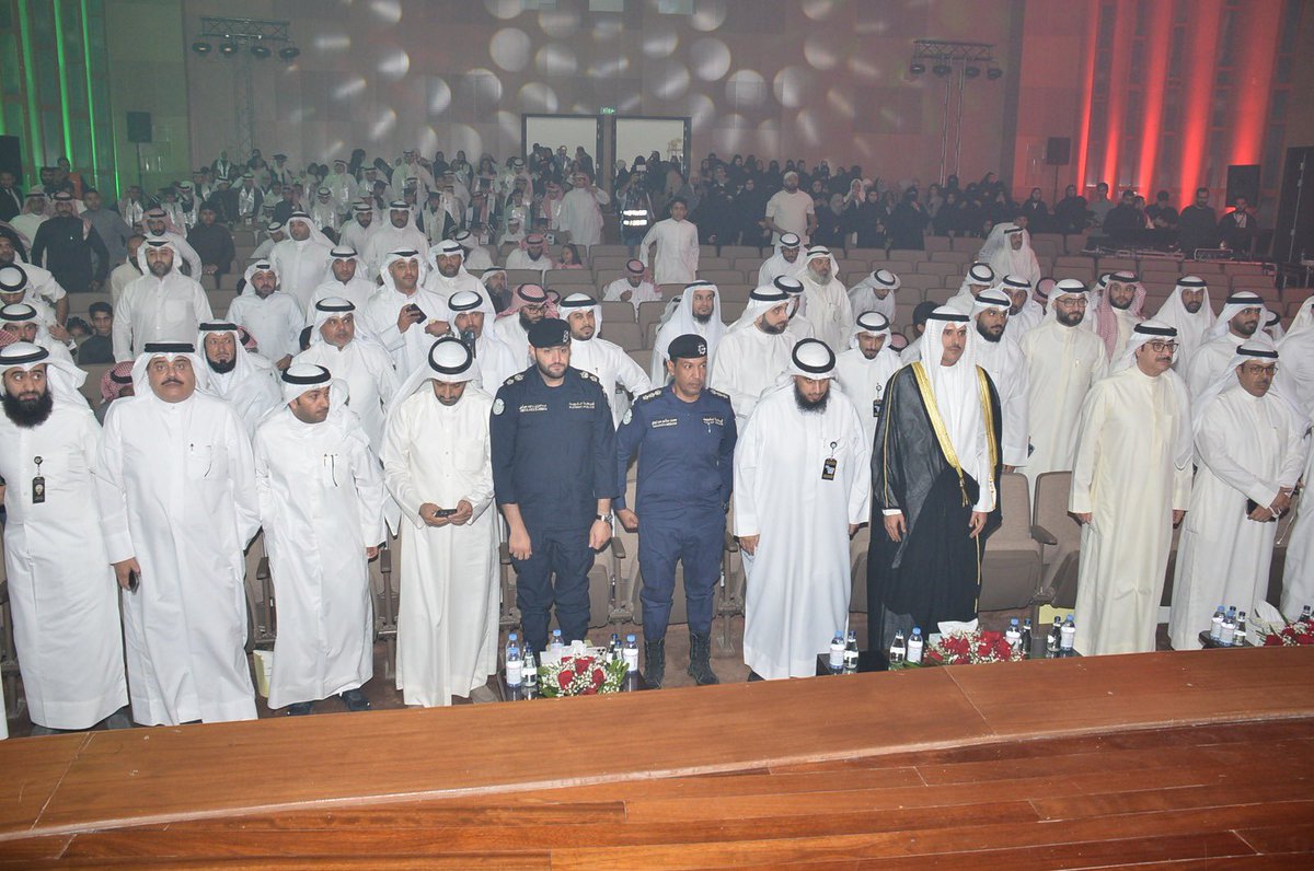 Alahmadi_kuwait's tweet photo. خلال احتفال نظمته الجمعية التعاونية لأبناء المساهمين بمدرسة موضي سلطان العيسى .. 
معالي محافظ الأحمدي الشيخ حمود جابر الأحمد الصباح يكرم 102 طالباً وطالبة من المتفوقين بالوفرة السكنية https://t.co/5htR1jNqRu