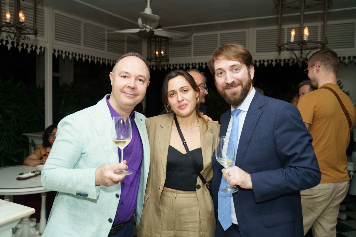 The CG of Italy organized a special reception featuring Italian wines and Indian cuisines at the Glenburn Penthouse. The reception provided an opportunity to experience the fusion of Italian and Indian culinary arts, highlighting the rich gastronomic heritage of both cultures.