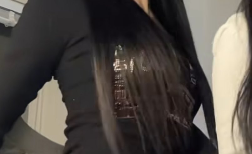 winkebalsa's tweet photo. serius ina kamu pakek baju seperti ini? tolong @BADVILLAIN_BPM @bpmentofficial ganti stylish dan sebelum menggunakan pakaian tolong dilihat terlebih dahulu dan cari tau!! lagian baju merk apa itu yang menggunakan kabah sebagai hiasannya https://t.co/vMxK3BSKjH