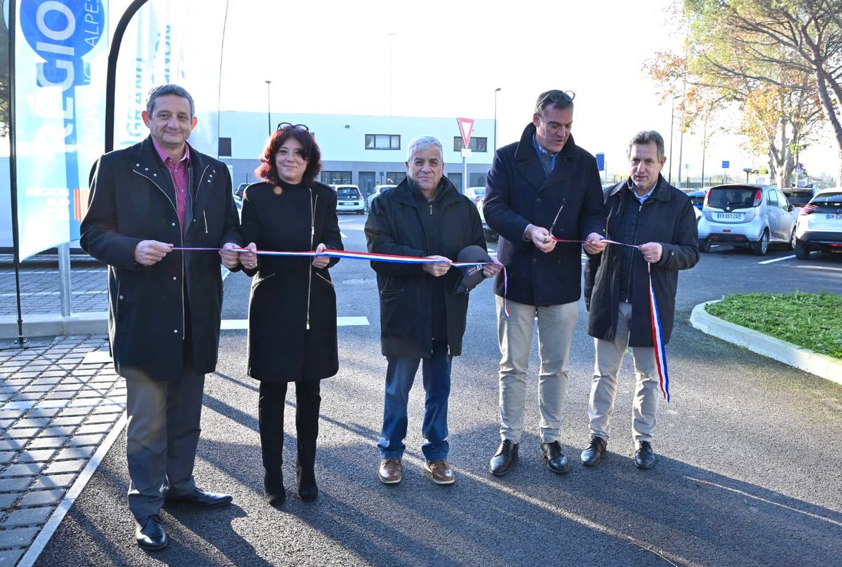 VINCI Autoroutes (@vinciautoroutes) on Twitter photo Ce parking de #covoiturage a été inauguré ce matin par Jean-Firmin Bardisa <a href="/GrandAvignon/">Grand Avignon</a>, Bénédicte Martin <a href="/martinb24207979/">martin benedicte</a> <a href="/MaRegionSud/">Région Sud</a>, Max Raspail du Syndicat d’énergie vauclusien, Jérôme Pissonnier de VINCI Autoroutes et Thierry Lagneau du département du Vaucluse. Ce parking de #covoiturage a été inauguré ce matin par Jean-Firmin Bardisa <a href="/GrandAvignon/">Grand Avignon</a>, Bénédicte Martin <a href="/martinb24207979/">martin benedicte</a> <a href="/MaRegionSud/">Région Sud</a>, Max Raspail du Syndicat d’énergie vauclusien, Jérôme Pissonnier de VINCI Autoroutes et Thierry Lagneau du département du Vaucluse.