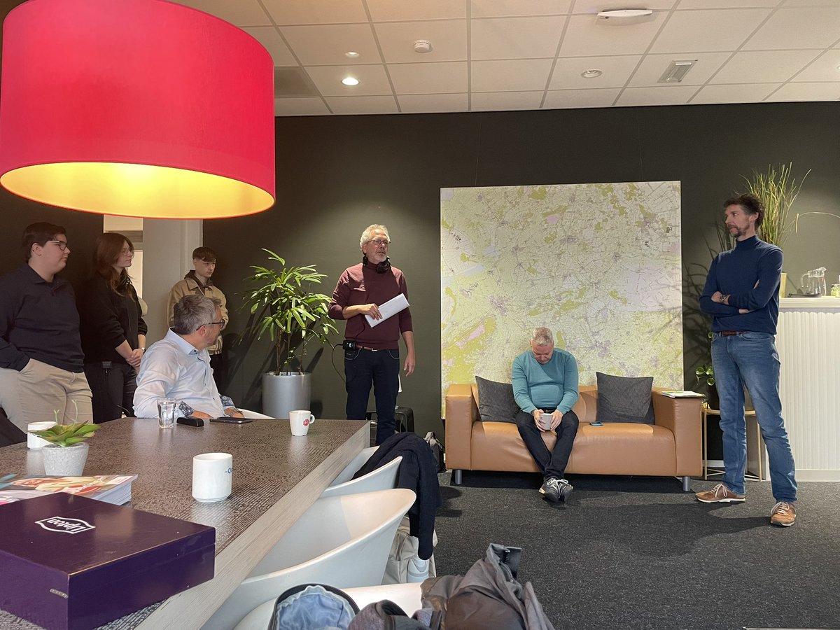 Vandaag de eerste opnames van de nieuwe talk show #kerkoptafel van <a href="/kerkpunt/">Kerkpunt (kerkpunt.bsky.social)</a> en <a href="/Beleefmee/">Beleefmee</a> #lpbmedia. Vanochtend over: Hoe hou je elkaar vast bij meningsverschillen in je kerk. Vanmiddag over: hoe praat je met tieners over geloof. Vanaf eind januari maandelijks te zien.