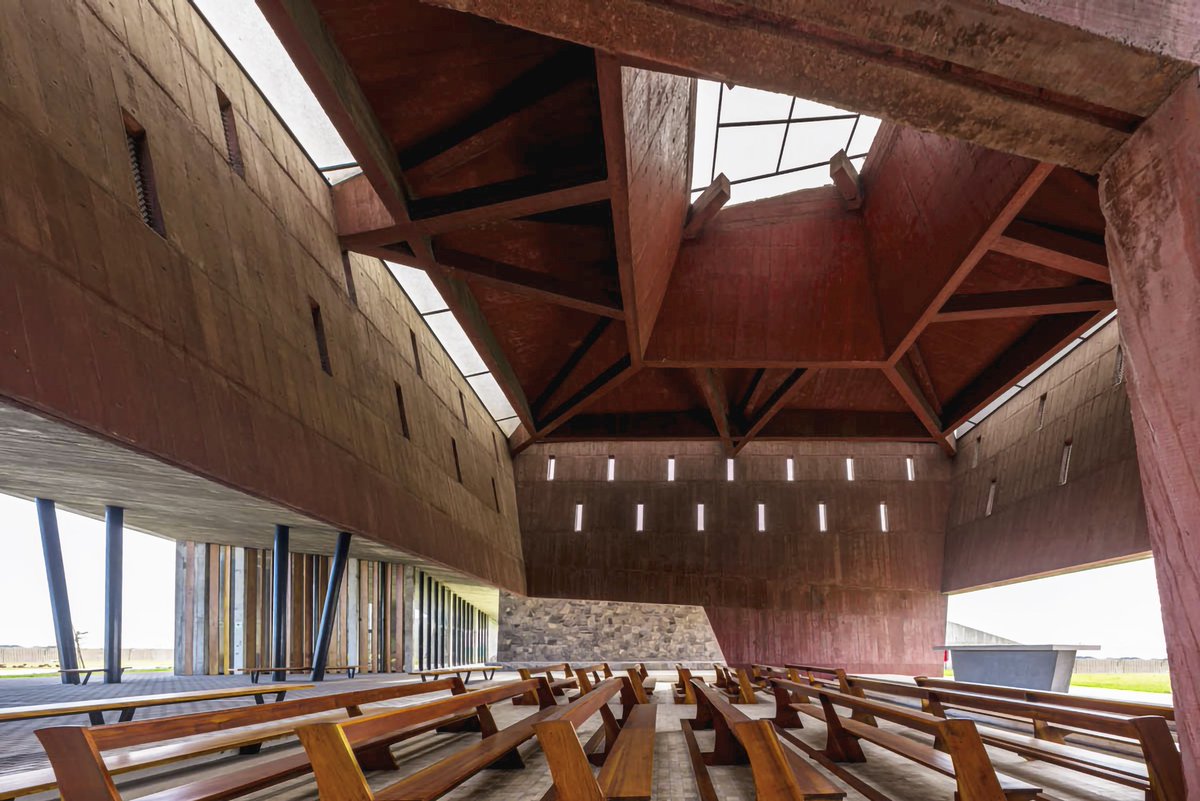 w_emerg's tweet photo. The Camposanto Mapfre Chiclayo, located in Monsefú, Lambayeque, Peru. Designed by TERRITORIAL, this cemetery reclaims a fertile landscape once dominated by rice fields and canals of the Chancay River basin.
#TERRITORIAL #PeruvianHeritage #TheWeightOfLight #LandscapeIntegration https://t.co/thYAwXEKLd