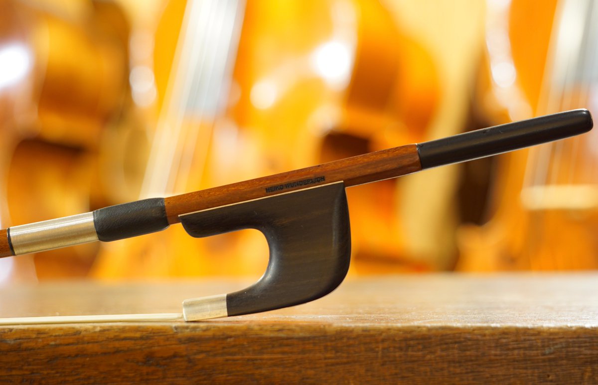 【入荷品ご紹介】
HEIKO WUNDERLICH【ハイコ・ヴンダーリッヒ】が入荷いたしました！
 
 金額は440,000円になります
 重量:約136.4g
 
 是非、店頭にてご試奏下さい🎻
お問合せ→ 03-5357-8907
LINEからのご連絡もお待ちしています
lin.ee/egCVnJ8
#コントラバス
#コントラバス弓