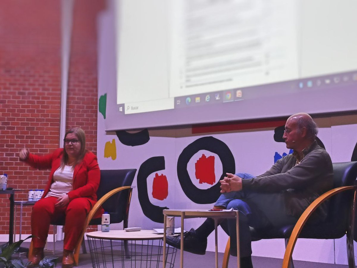 🔴 Hoy en la Escuela del Trabajo, <a href="/RaquelJorgeR/">Raquel Jorge Ricart</a>  aborda La UE frente a la transición digital.

Desde CCOO, nos preguntamos:
🌐 ¿Es posible una gestión pública de los datos?
🤔 ¿Cómo protegernos del algoritmo?
#TransiciónDigitalUE