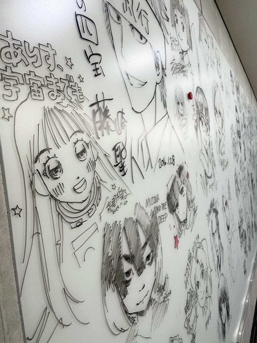 編集部の廊下のやつ😆🎶 