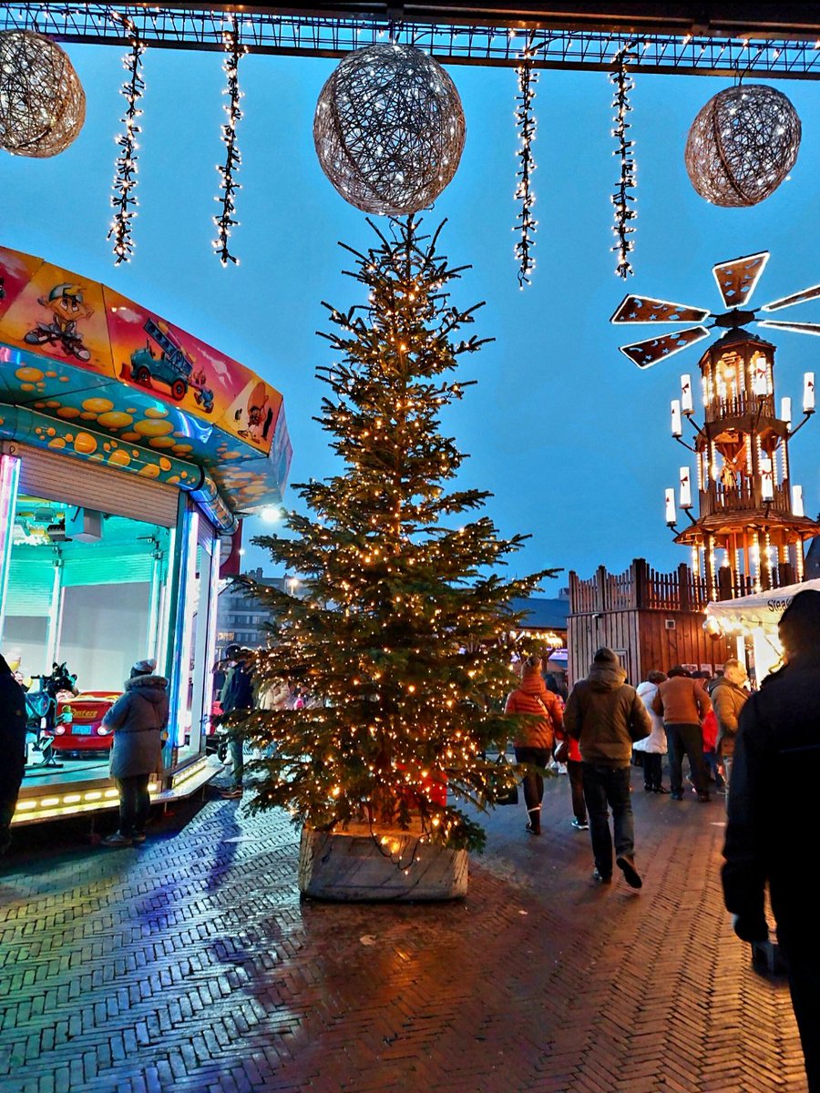 Karinvr066's tweet image. #November_kiek, #Kermis