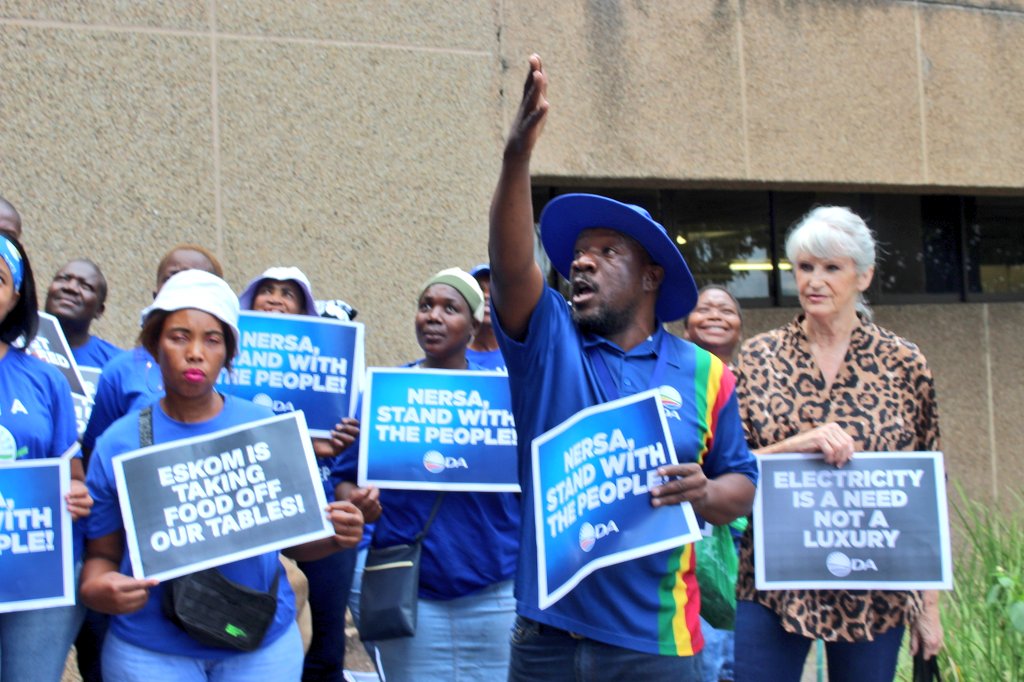 DA_Mpumalanga's tweet photo. 🚨Today, the DA takes a stand at the NERSA public hearing in Mbombela (Mpumalanga) against Eskom's proposed 40% electricity hike.
This increase would devastate millions already burdened by poverty and the high cost of living.
#StopElectricityHikes #StopPowerGrab https://t.co/913yRbp9wM