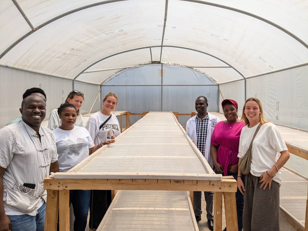 MUBS_Entreship's tweet photo. Manager @karemmie, along with mentors, incubatees, and Startup Associates from @tudelft, visited a cassava value-addition startup in Gayaza-Zirobwe.
The team also checked out  the cassava drying system.

#MUBSEIIC https://t.co/ZIfGTDcRDv