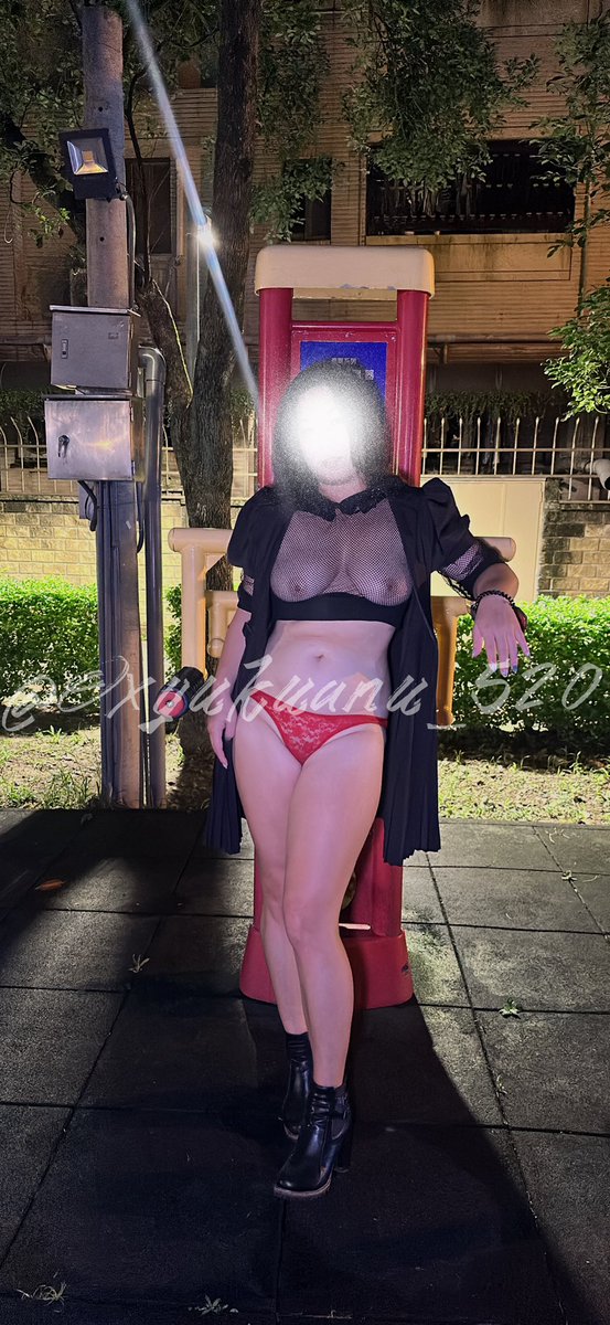 多人壓腿🫣🫣～
這公園的設施這麼好玩的嗎😳
是不是可以換成多人壓頭之類的🫣
@luchu888 
#露出人妻 https://t.co/hH3vfjL2Qm