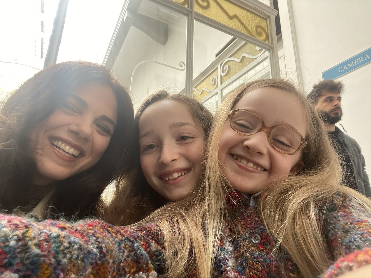 Pezzi di cuore sparsi. #lamicageniale4 #LAmicaGeniale #elisagreco