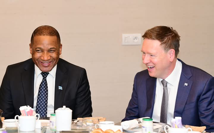 AP_Women's tweet photo. President Duma Boko meets De Beers Executives
#BotswanaDiamonds
#Facets2024
#AntwerpWorldDiamondCentre https://t.co/ejB93ABZ2H