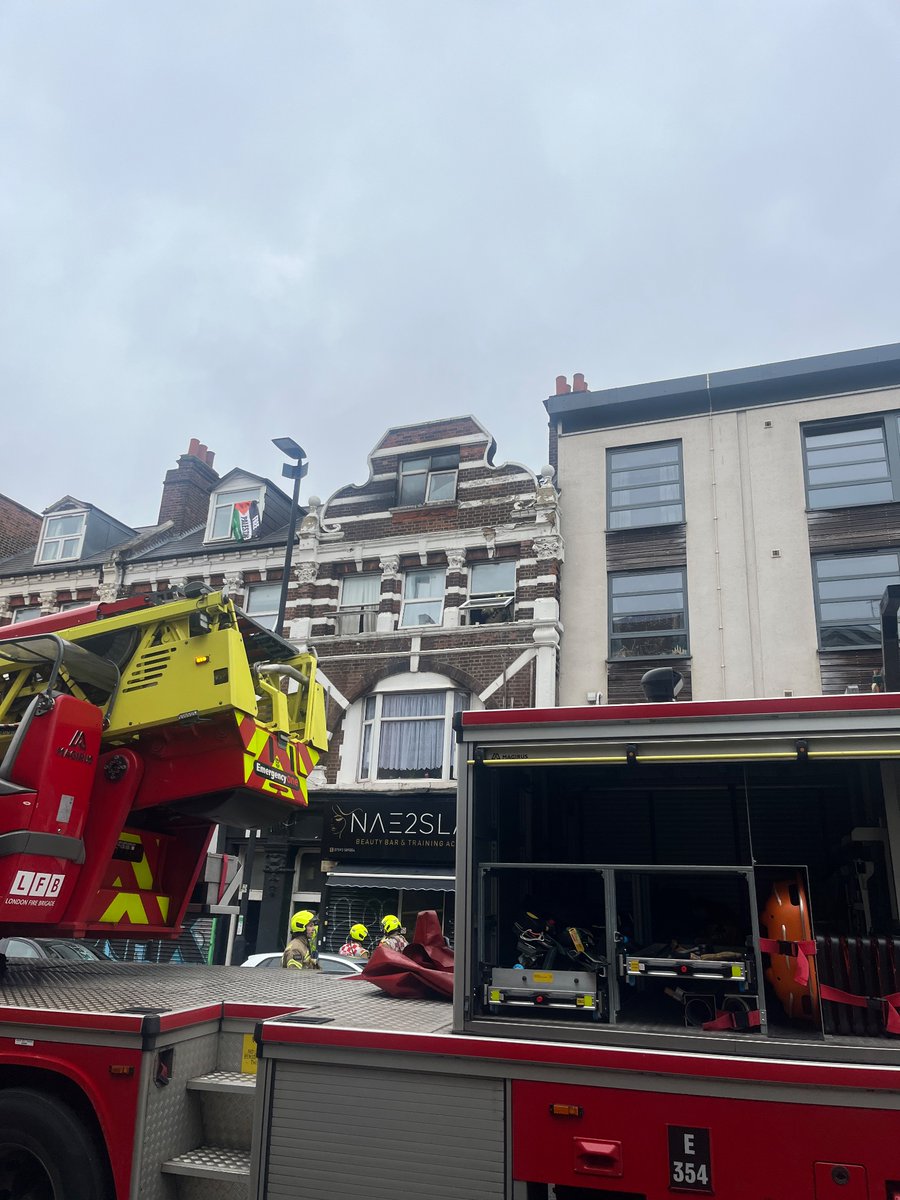 36ReasonsSE5's tweet photo. Bit of an incident on Coldharbour Lane in Camberwell. Fire in a top floor flat. Hope everyone is ok. Fire Brigade seemed pretty relaxed when I went past. https://t.co/LhG8ufIeKq