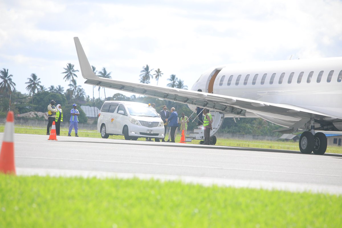 tourism_heritag's tweet photo. Wizara  ya Utalii na Mambo ya Kale Zanzibar, leo ilipokea Ujumbe wa Prince Amyn Aga Khan Mkurugenzi Muendeshaji wa Mfuko wa Maendeleo na Uwekezaji wa #Agakhan (Executive Director Aga Khan Fund for Economic Development- #AKFED) ambaye amewasili leo Asubuhi Katika Kiwanja cha Ndege cha Kimataifa cha Abeid Amani Karume Kisauni-Unguja.