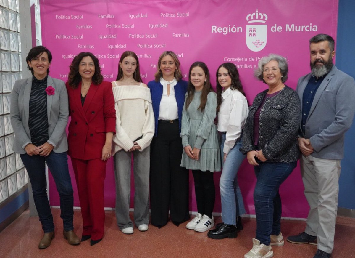PolitSocialMur's tweet photo. Entrega de premios del VIII Concurso de Relato corto y Arte para visibilizar la violencia contra la mujer, junto a @THADERCONSUMO #ACUM y @PalinAsociacion.

Cuatro obras han sido reconocidas entre más de 200 trabajos en la modalidad juvenil e infantil

🔗 https://t.co/ynhqctYMIf https://t.co/nrzwWXOpAZ