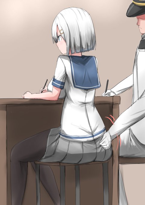 お題の執務室で着席して秘書艦の仕事中にお尻を触られても「またか…」みたいな顔をするだけのセクハラ慣れした浜風ちゃんです。 