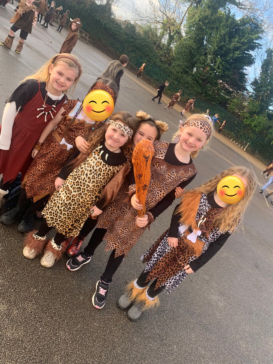 CCMPrimary's tweet photo. Look how fabulously prehistoric we all look in year 3! #stoneageday https://t.co/lSYQxURwKN