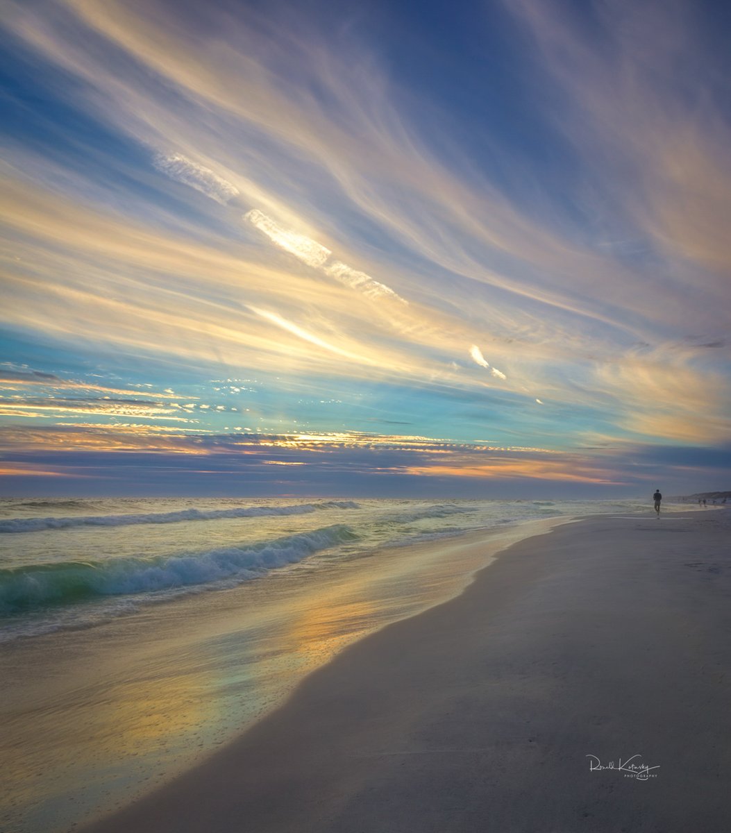 rkotinsky's tweet image. One of my all time best beach photos from Watercolor, Florida. The pastel colors, the flow of the clouds and a single focal point brings it all together. The man in the image is also a photographer who happened to be on the beach at the same time.
@spann @stormhour