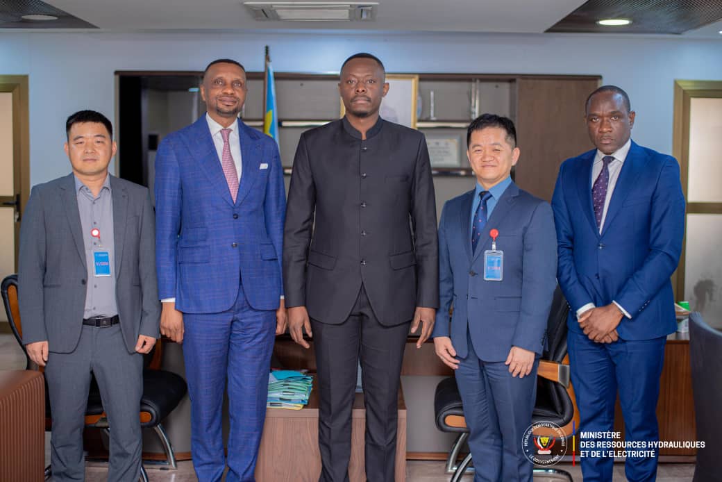 CelestinKibeya's tweet photo. #RDC j'ai été reçu le lundi 25 novembre 2024 par le ministre des Ressources Hydrauliques et Électricité. accompagné de mes partenaires, sur le projet de réhabilitation de la centrale de Mpiana Mwanga. Ce projet est d'une importance capitale pour la production d’électricité à Manono.
Avec SEM Ministre @Min_Resshyd_rdc, nous avons abordé tous les aspects liés à ce projet, de la production, le transport et les réseaux de distribution, conformément aux dispositions de la loi sur l’électricité de 2014. #Energies #Infrastructure #manono #Électricité #celestinkibeya @cominiereSA @ted_lwamba @CelestinKibeya @HarmonieKembo @WillyKalengay @geopolis_hebdo