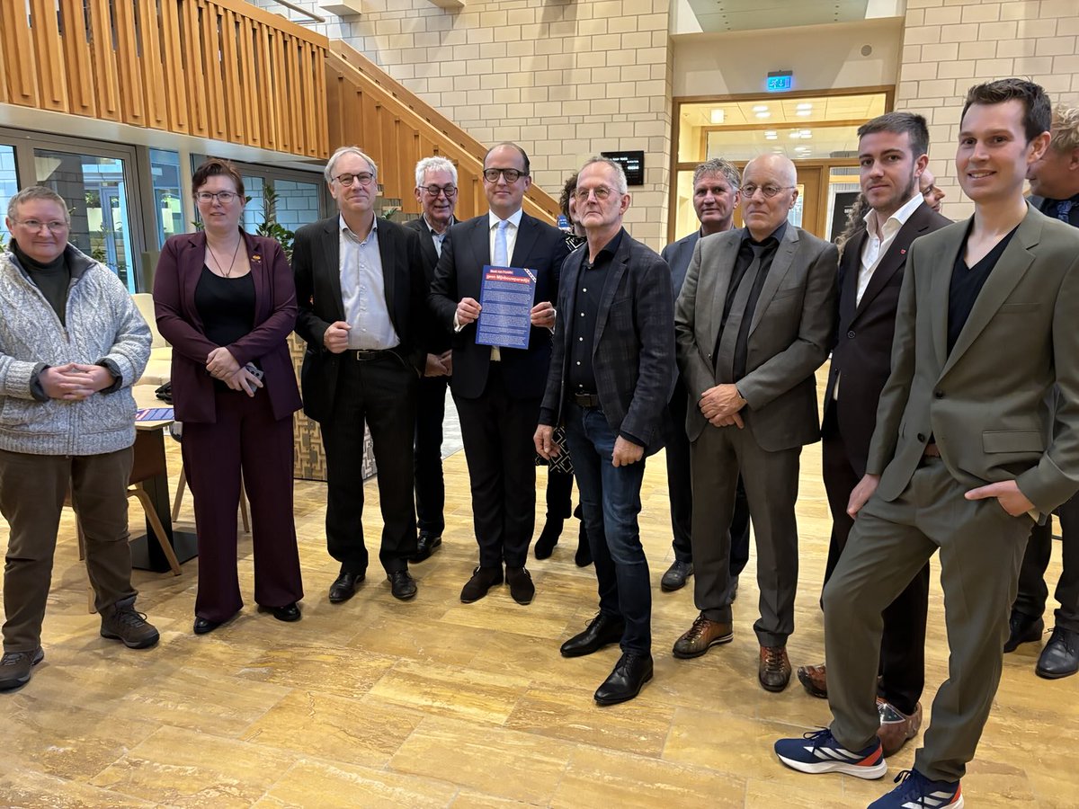 Meitsje fan #Fryslân gjin #mynbouparadys. Dat is de titel fan in #manifest dat ⁦<a href="/BbbFriesland/">BBB Friesland</a>⁩ en ⁦<a href="/GrienLinksFrysl/">GrienLinks Fryslân</a>⁩ niiskrekt presintearren. It manifest wurdt stipe troch 10 fan de 13 partijen yn ⁦<a href="/psfryslan/">Provinsjale Steaten fan Fryslân</a>⁩ en ek troch in soad rieds- en wetterskipsfraksjes.