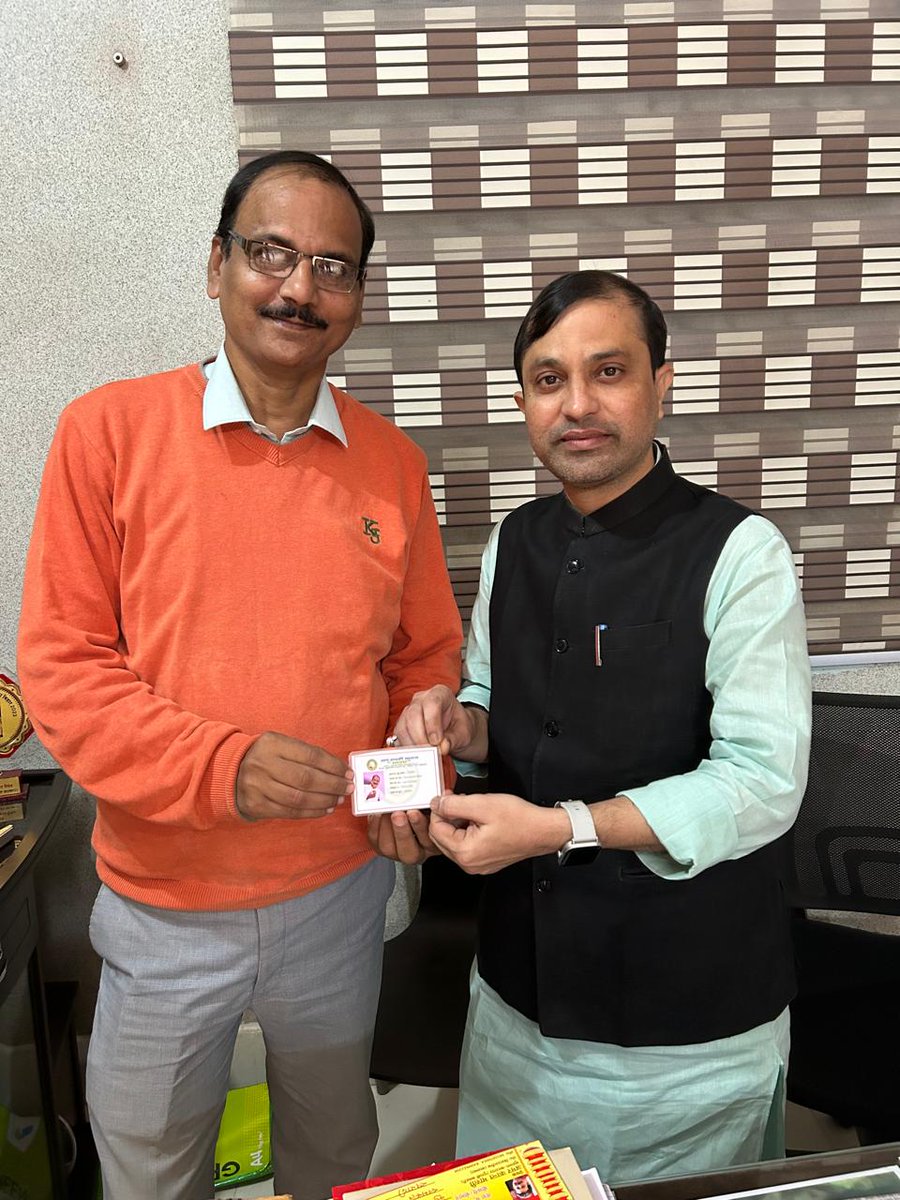 munnasiddiqie's tweet photo. कदम से कदम मिलाकर अब निरंतर चलना है
कोई रुके ना,कोई छुटे ना
मजबूती से आगे बढ़ते जाना है..
जब साथ में "आसा" है तो निराशा नहीं..!
ऑनलाइन सदस्यता अभियान.. #JoinASA
@aapsabkiawaz @RCP_Singh https://t.co/4EpcDcKYxY