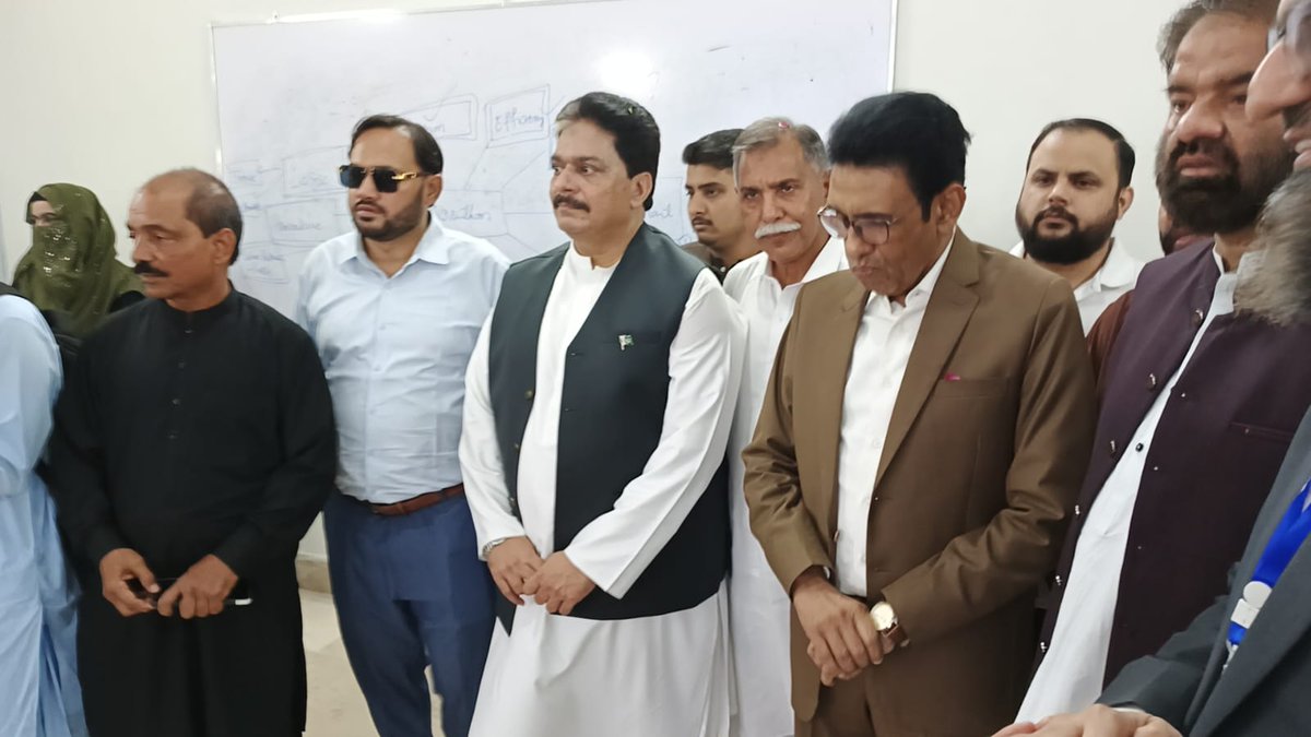 salmasiddiqui25's tweet photo. حیدرآباد میں یونیورسٹی کے قیام کا قدم نہ صرف تعلیمی میدان میں ایک سنگ میل ہے بلکہ یہ نوجوانوں کے خوابوں کو حقیقت میں بدلنے کی امید کی کرن ہے۔ یہ فیصلہ علاقے کی ترقی اور خوشحالی کے لیے انتہائی خوش آئند ثابت ہوگا۔
#hyduniversitybymqm https://t.co/n3OYmWq5nf