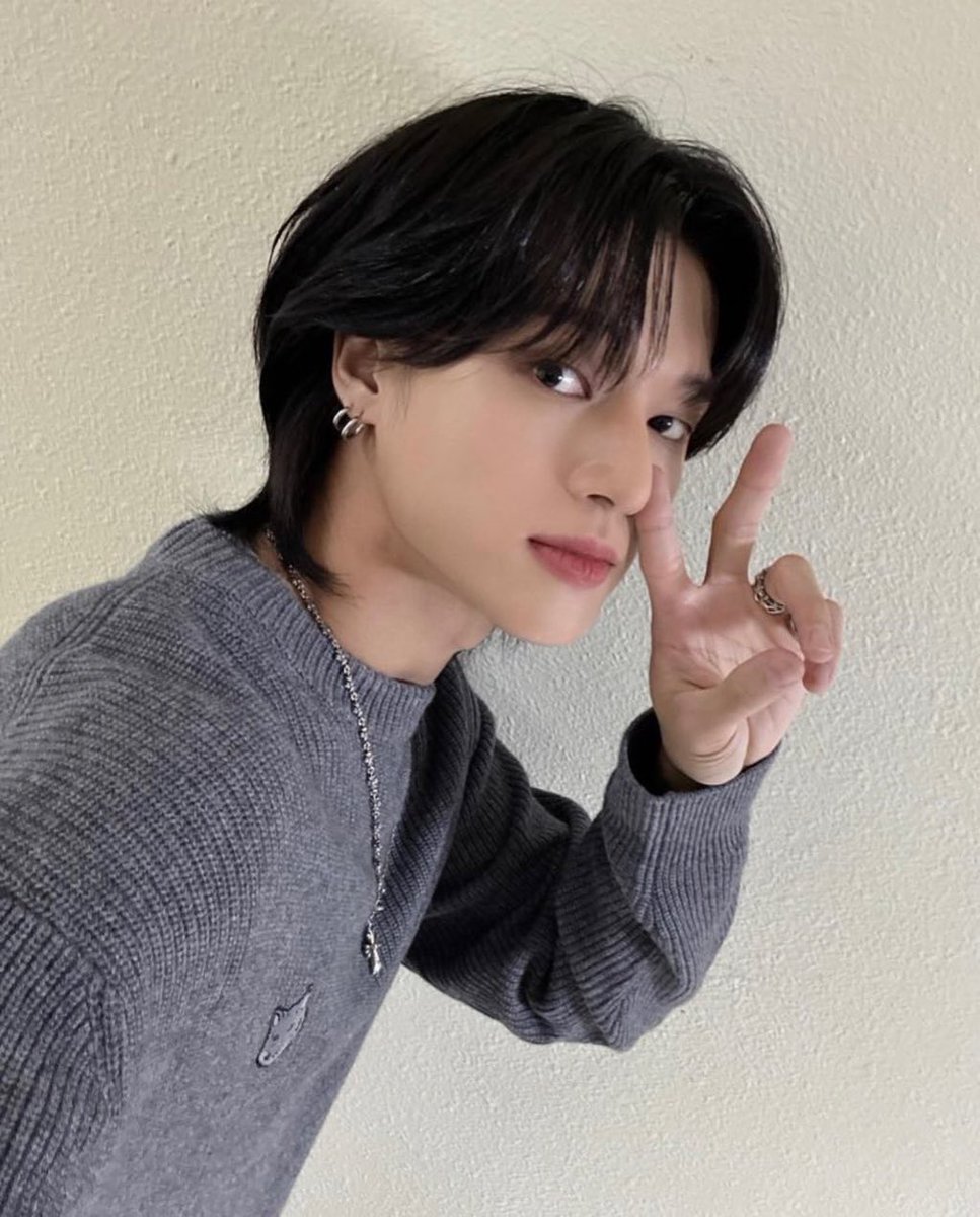Kitsuné (@kitsune) on Twitter photo Wooyoung from <a href="/ATEEZofficial/">ATEEZ(에이티즈)</a> wearing our Bold Fox Jumper
#maisonkitsune #FestiveSeason #ATEEZ Wooyoung from <a href="/ATEEZofficial/">ATEEZ(에이티즈)</a> wearing our Bold Fox Jumper
#maisonkitsune #FestiveSeason #ATEEZ