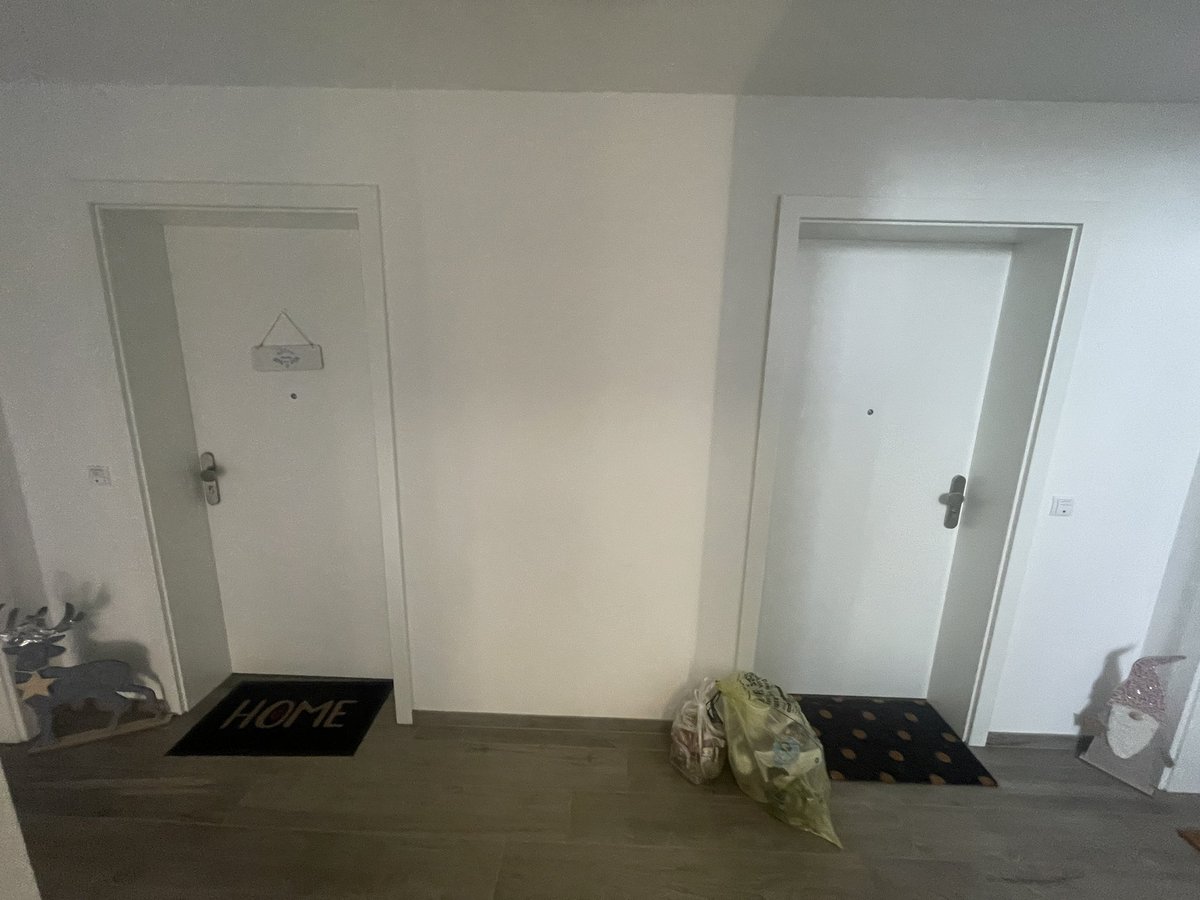 Muss ja jeder selber wissen, was für Weihnachtsdeko aufgestellt wird 🥸