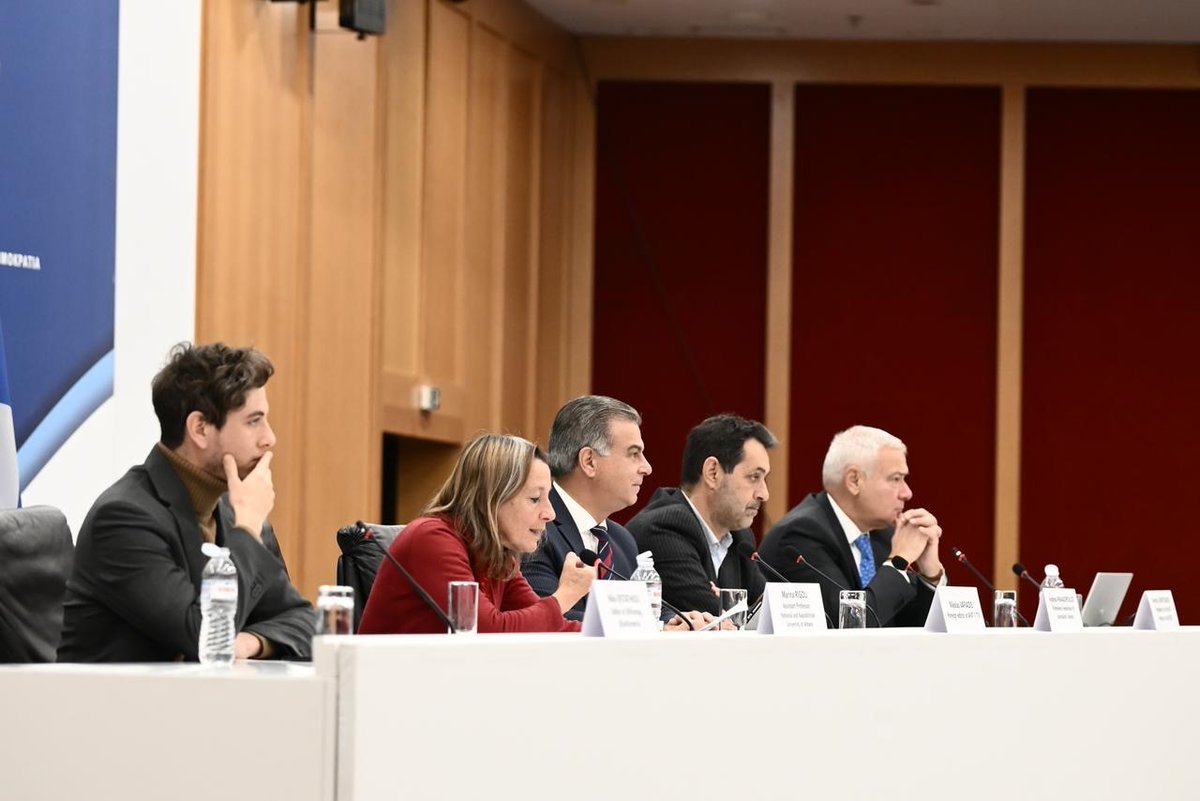 EESC_REX's tweet photo. ✊🏼#EUCivilSociety can defeat disinformation!

📢@NikoEfst 
Internet has been a place of hope, fit for citizen curated journalism. Now it is used by disinformation agents, challenging all newsrooms. There is a clear responsibility of the social networks.

#EUvsDisinfo
#mediagovgr https://t.co/yT0VrDUMHs