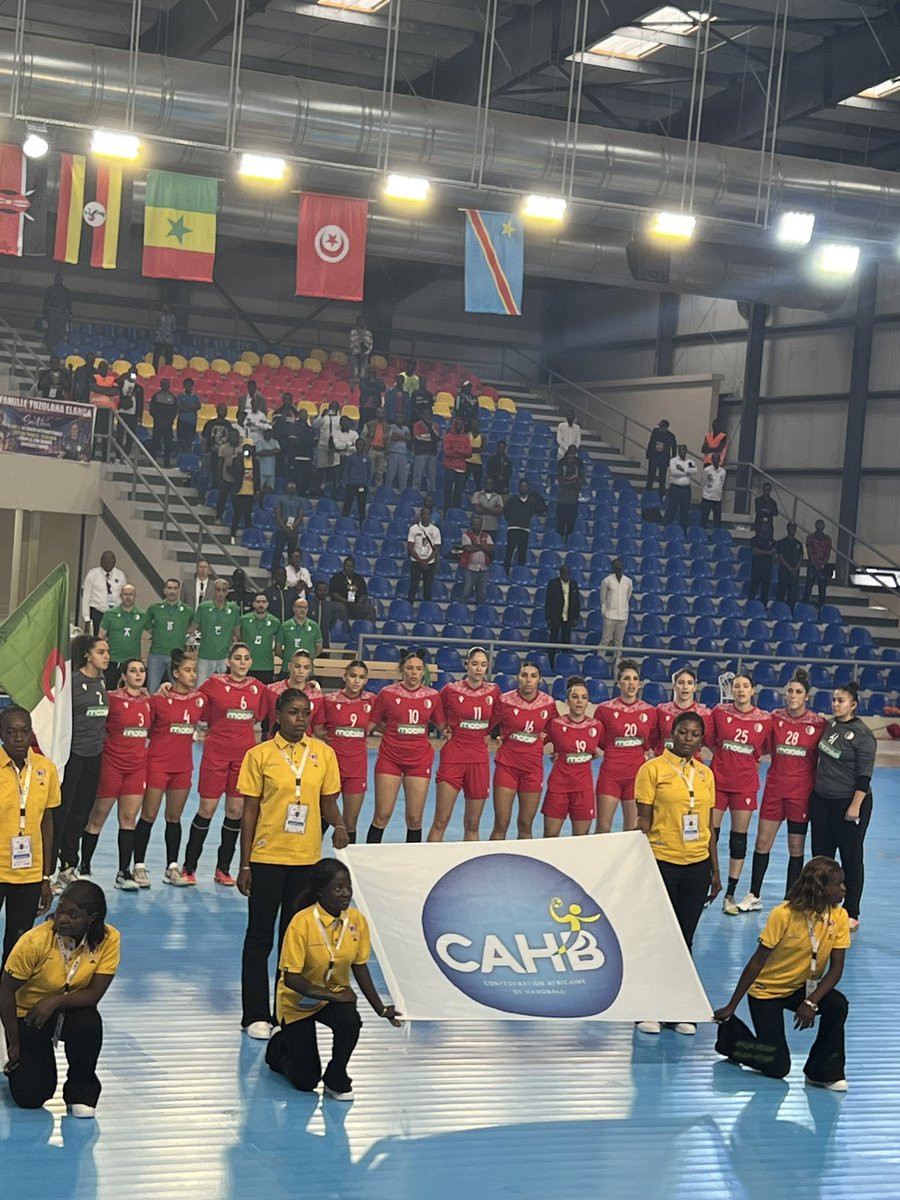 VansKHAM tweet media