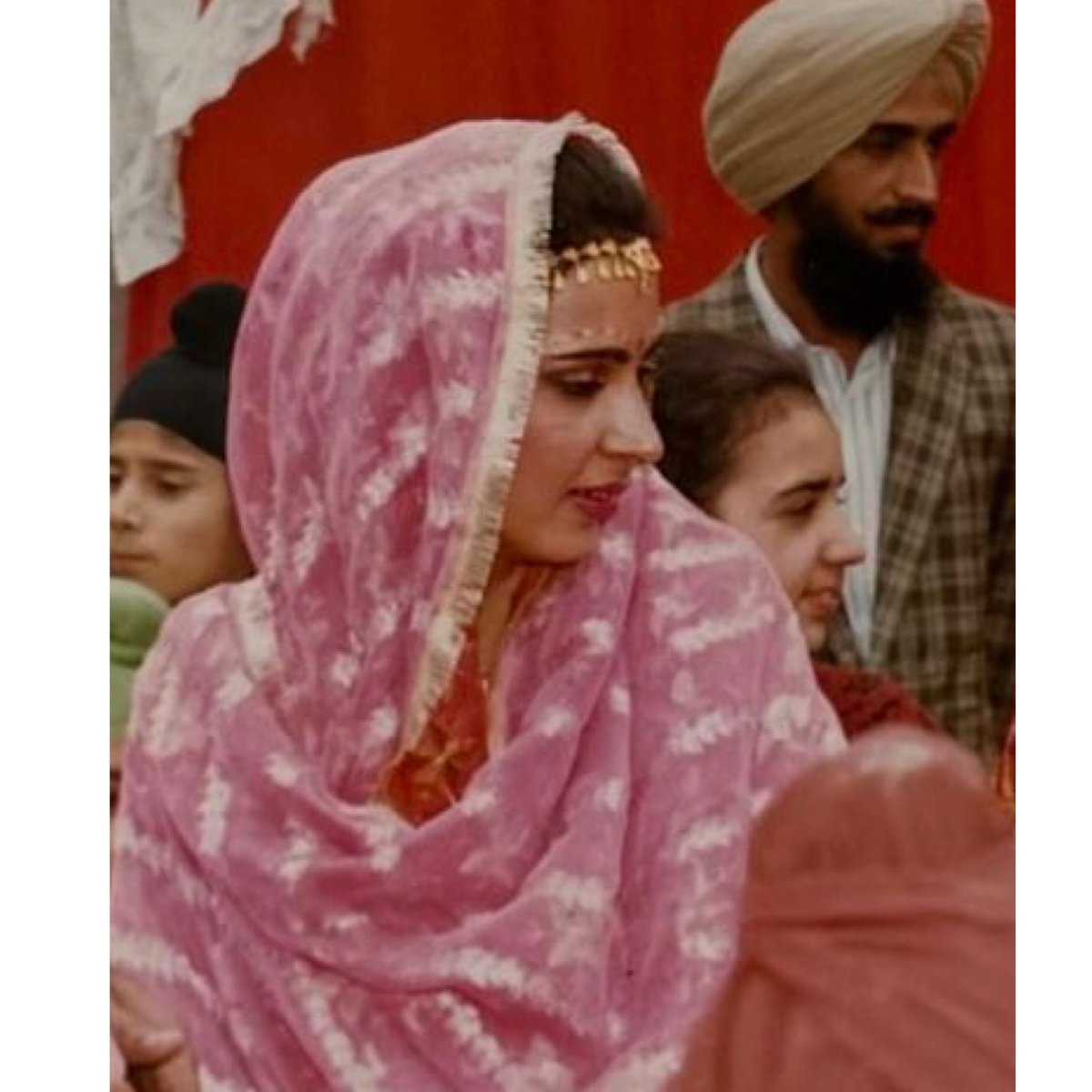 sherryontopp's tweet photo. Wakt dikhayi nahin deta par bahut kuch dikha deta hai ….. https://t.co/Az2I6wUcp2