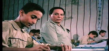 لو تركز في ورقتك احسن😎