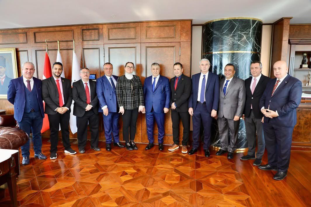 sahingroup's tweet image. Odamızı, Venezuela Balıkçılık ve Su Ürünleri Enstitüsü Başkanı Jorge Tajan, CORPESCA Başkanı Jose Gregorio Briceño ve T.C. Tarım ve Orman Bakanlığı temsilcileri ziyaret etti. Yönetim Kurulu Üyemiz Mehmet Şahin Çakan’ın ev sahipliğinde, sektör temsilcileriyle görüşmeler yapıldı