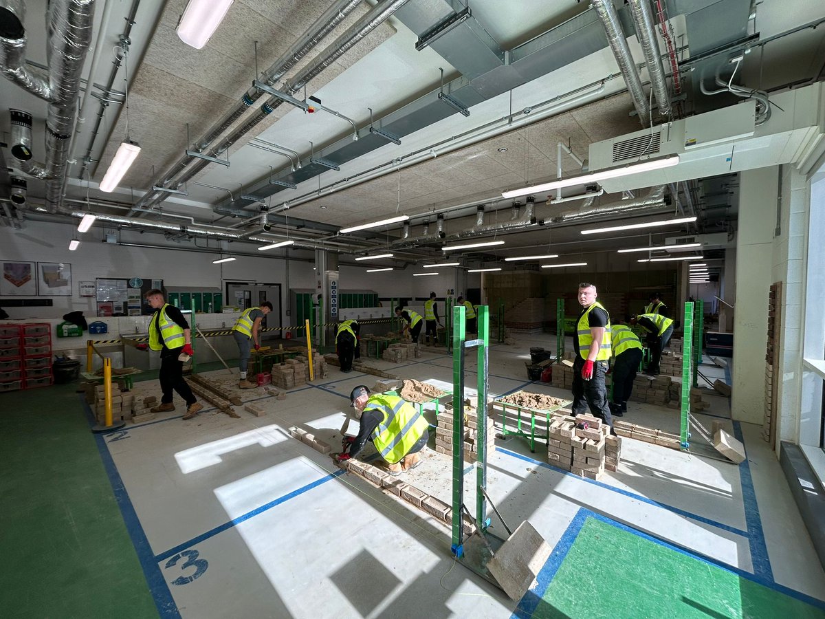 keyfix's tweet photo. Lee Marley Apprentices Update ๐งฑ
At Keyfix, weโre proud to support the next generation of construction professionals, and itโs inspiring to witness their journey first-hand. Weโre excited to welcome the next cohort of apprentices in December.
#Keyfix #ConstructionUK https://t.co/3m1sJ7yyTt