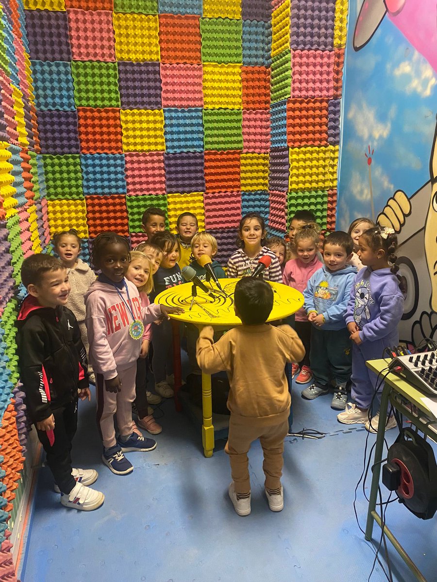 Ceip_Pradillo's tweet photo. Ya tenemos publicado el nuevo programa de radio de CEIP EL PRADILLO.
Puedes escucharnos desde nuestra web 

https://t.co/ZU6DcAYPB6

Escúchanos y disfruta de esta experiencia https://t.co/7u4DUezUJU