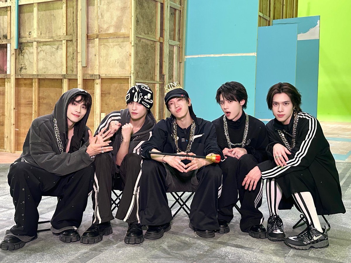 WayV_official's tweet photo. 👑ωнσ'ѕ тнє кιиg👑

#WayV #威神V #FREQUENCY
#WayV_FREQUENCY https://t.co/4wiICXD31B