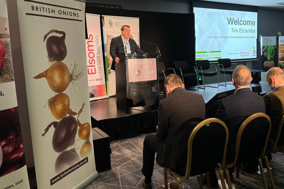 Tim Elcombe, Chairman of British Onions Producer Association, opening the Onion &amp; Carrot Conference 2024 🧅🥕🧅🥕<a href="/CarrotGrowers/">British Carrot Growers Association</a> <a href="/BritishOnions/">British Onions Producer Association</a> <a href="/BritishGrowers/">British Growers</a>